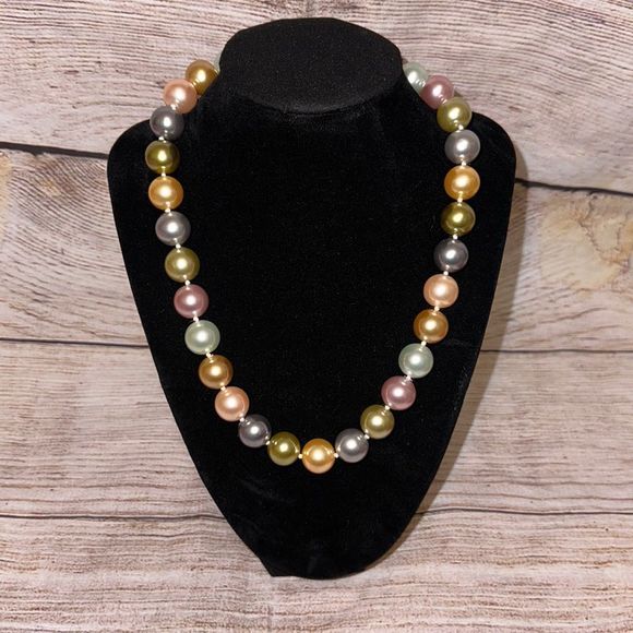 Kenneth Jay Lane Multicolor Pastel Faux‎ Pearl Necklace - Picture 2 of 7